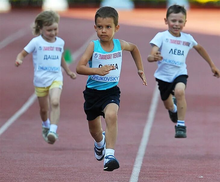 Спортсмены 6 лет. Легкая атлетика дети. Спорт дети. Соревнования для детей. Дети спортсмены.