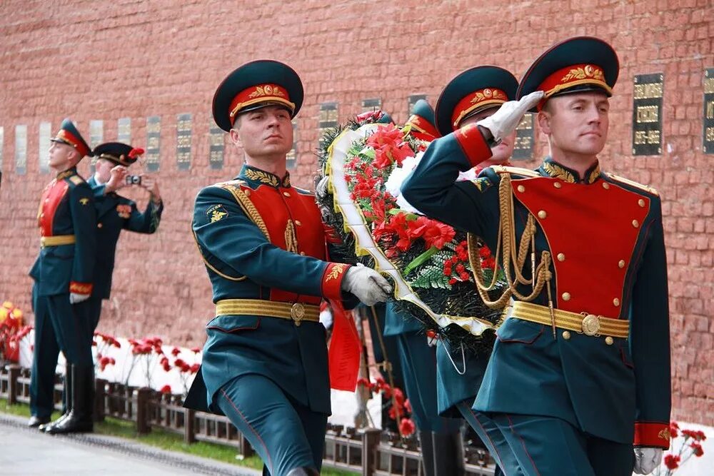 Почетный караул у мавзолея Ленина. Кремлевские войска. Пост 1 Почетный караул у мавзолея. Почетный караул у кремлевской стены.