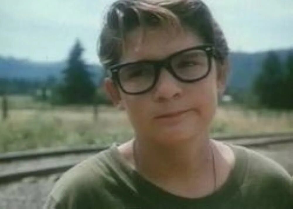 Останься исполняет. «останься со мной» (stand by me, 1986).