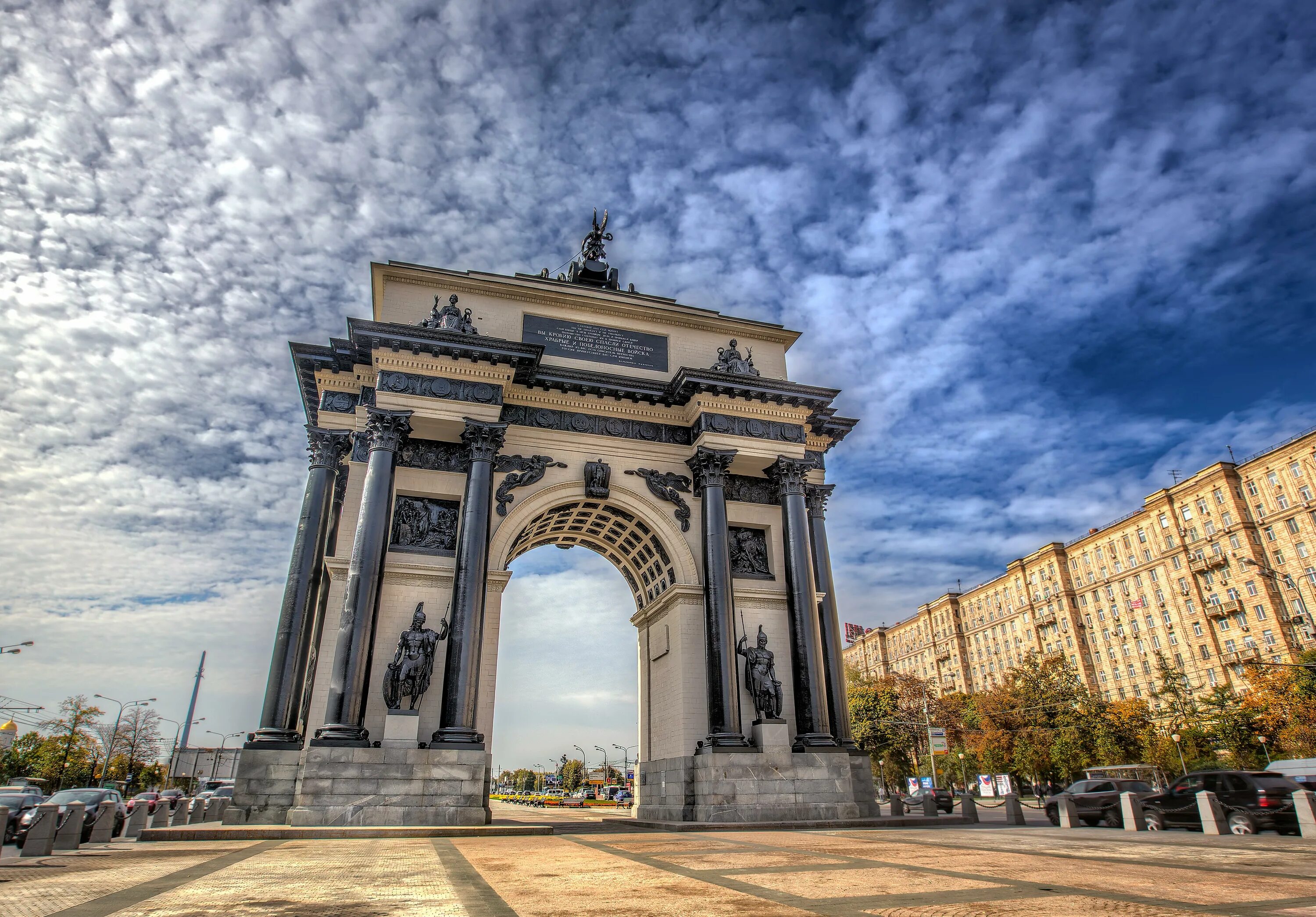 Арка ария. Московские триумфальные ворота (Триумфальная арка). Триумфальная арка Бове Москва. Триумфальные ворота на Кутузовском проспекте. Триумфальная арка Кутузовский проспект.