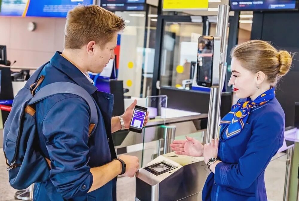 Бесплатный телефон аэропорта шереметьево. Пассажиры в аэропорту Шереметьево. Агент регистрации пассажиров в аэропорту. Обслуживание пассажиров в аэропорту. Наземное обслуживание пассажиров.