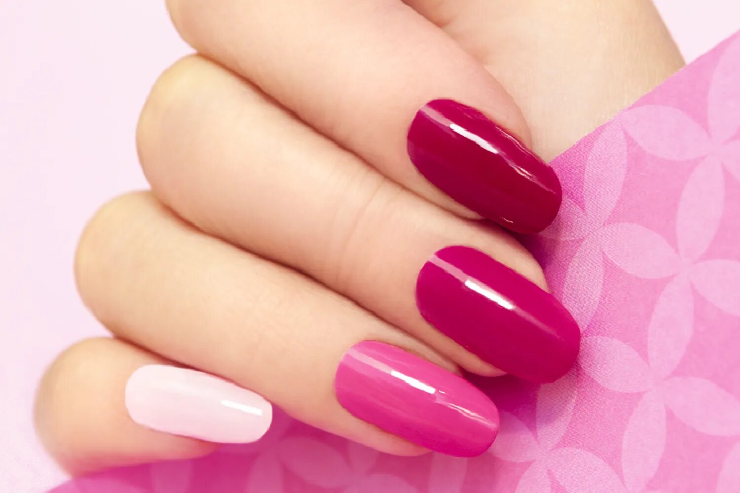 Красивый фон для маникюра. Ez nails лак. Beauty nail лак. Лак для ногтей vult. Разлитые лаки для ногтей.