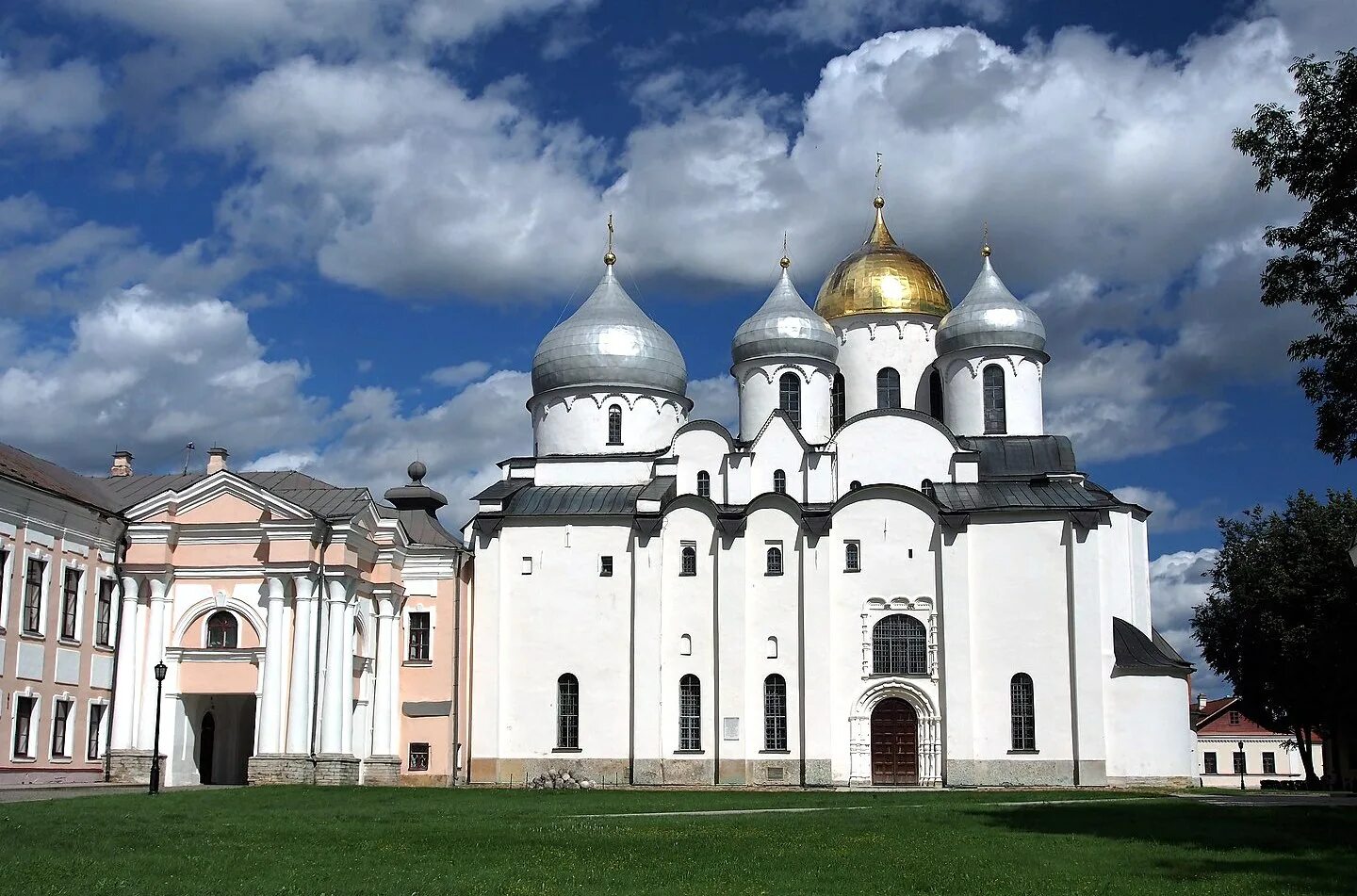 Исторический парк великий новгород. Великий новгород детинец кремль. Достопримечательности древнего новгорода. Великий новгород 900 г. Достопримечательности древнего новгорода.