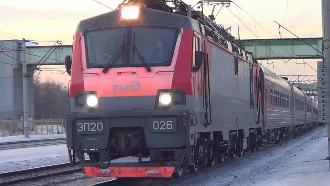 Поезд 010 тюмень. Поезд 010 тюмень. 010а москва псков люкс. Жд тюмень электровоз. Поезд 010 тюмень.