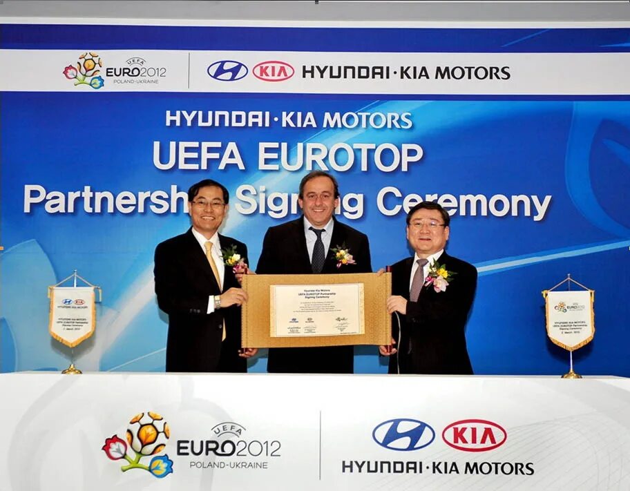 Кия Спонсор ЧМ. Kia Hyundai Euro 2016. UEFA Euro 2016 cars Hyundai Kia. Официальные Спонсоры и партнеры УЕФА. Спонсоры украина