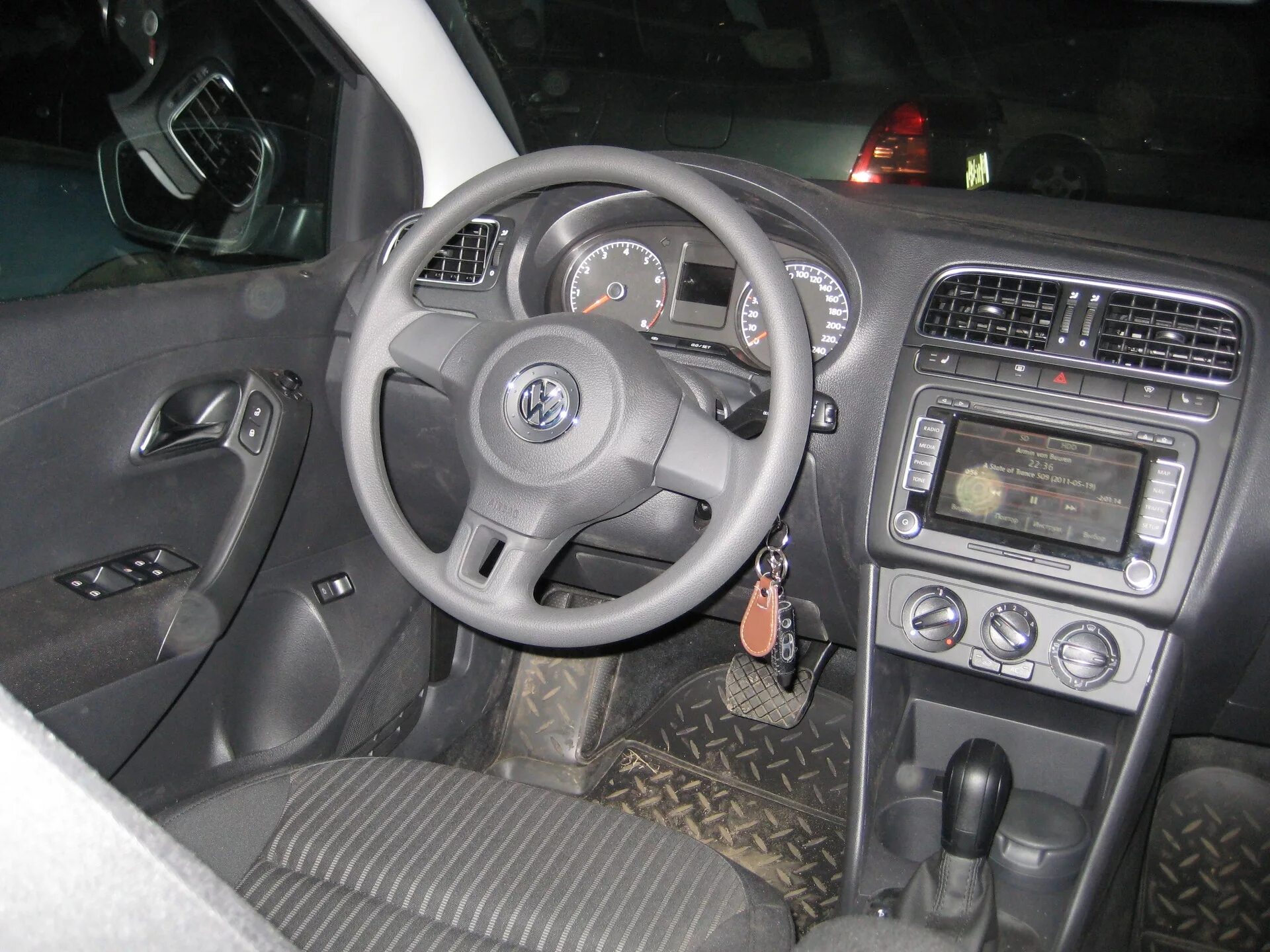 Фольксваген поло седан 2012 салон. Volkswagen polo хэтчбек 2011 салон. Поло 6 седан салон. Volkswagen polo sedan 2012 салон. Салон поло 2011.