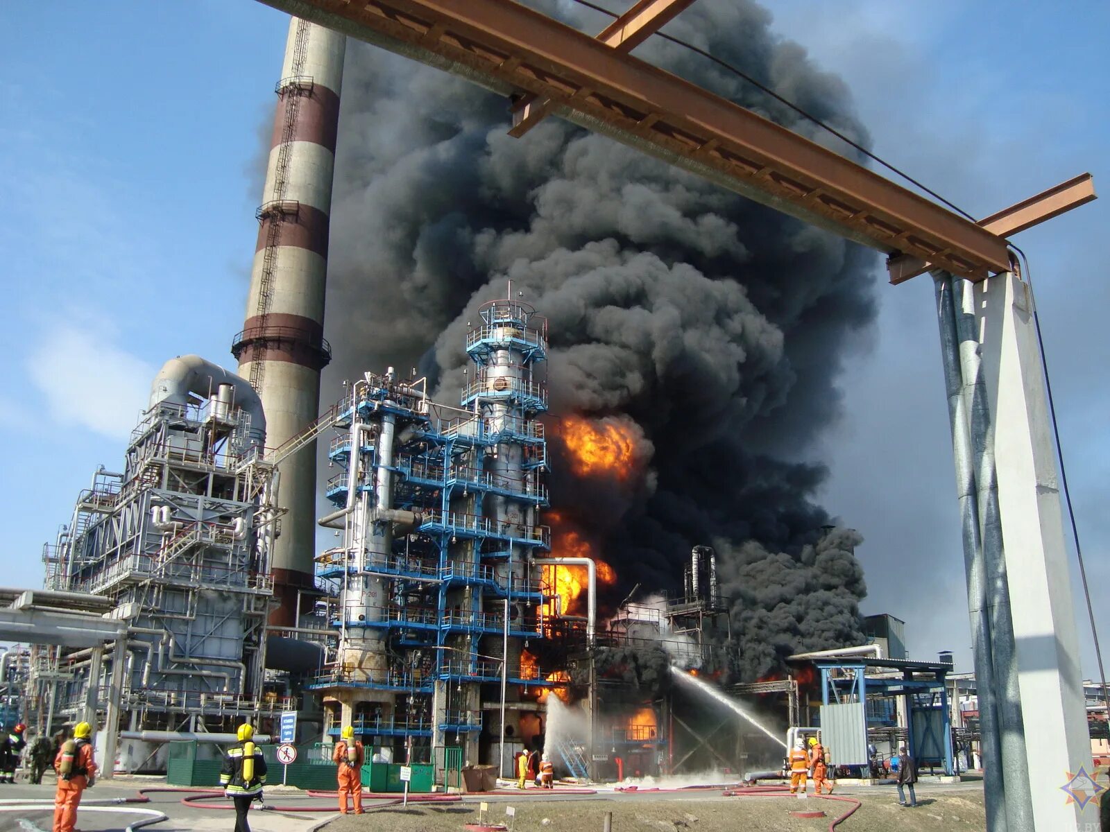 Мнпз капотня пожар. Бухарский нефтеперерабатывающий завод. Ачинск нефтеперерабатывающий завод. Новошахтинск нефтеперерабатывающий завод. Промышленная катастрофа.