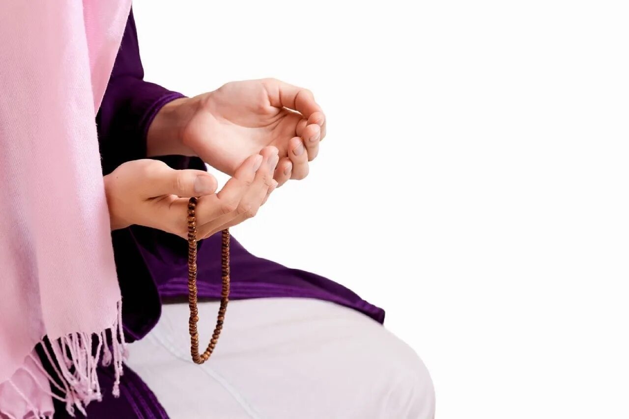 Тасбих догасы. Мусульманка молится. Мусульманин молится. Мусульманские женщины молятся. Мусульманка Дуа.
