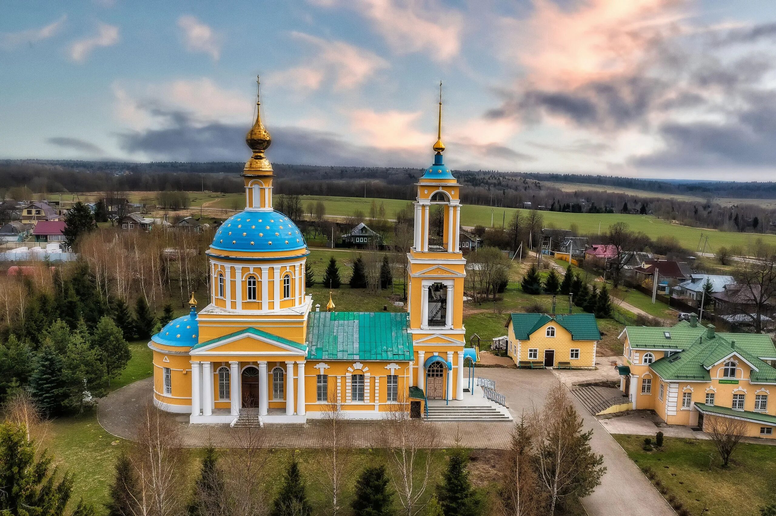 Погода в бужаниново. Бужаниново Церковь. Храм Николая Чудотворца Московская область. Бужаниново Московская область. Бужаниново в Сергиево-Посадском.