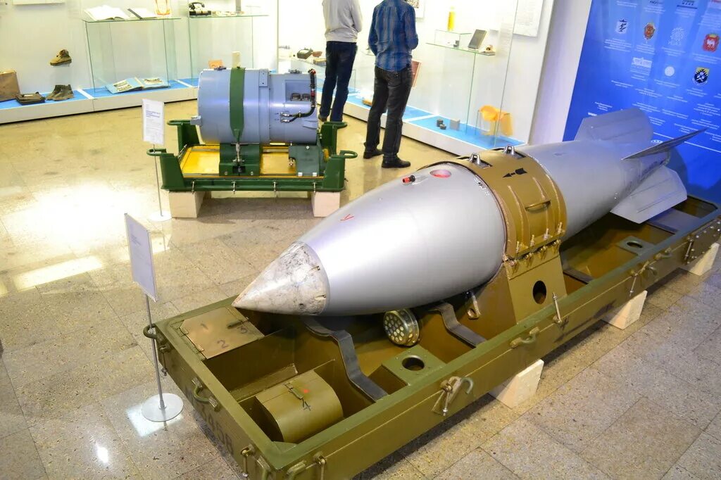 Ракетный боеприпас. Ядерное оружие боеголовки. Боеголовка Минитмен 3. W45 ядерное оружие. Трехгорный музей ядерного оружия.
