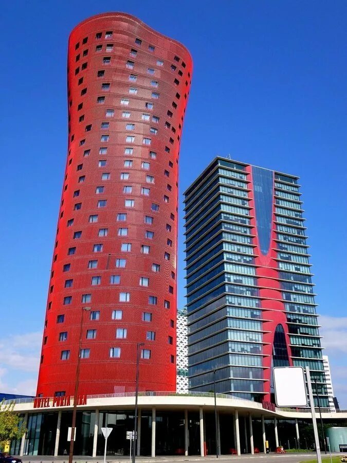 Башня ала. Башни Аль-Бахар. Отель porta Fira в Барселоне. Барселона высотки. Валенсия небоскребы.