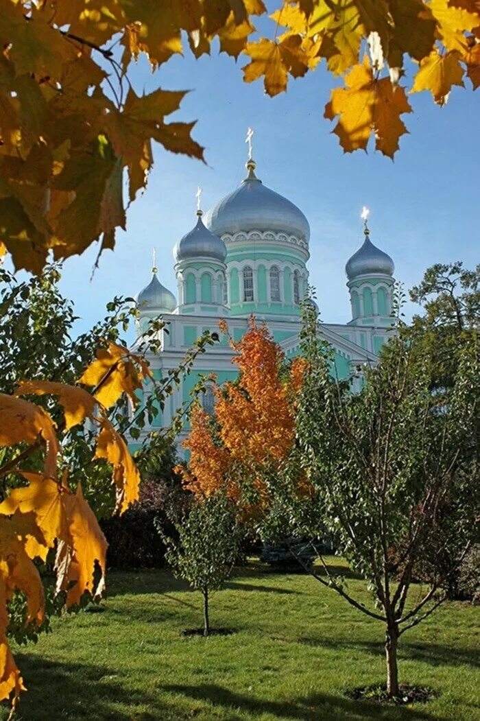 Церковное новолетие церковь православная. Осеняет святого. Осеняет святого. Храм в абрамцево. Осеняет святого.