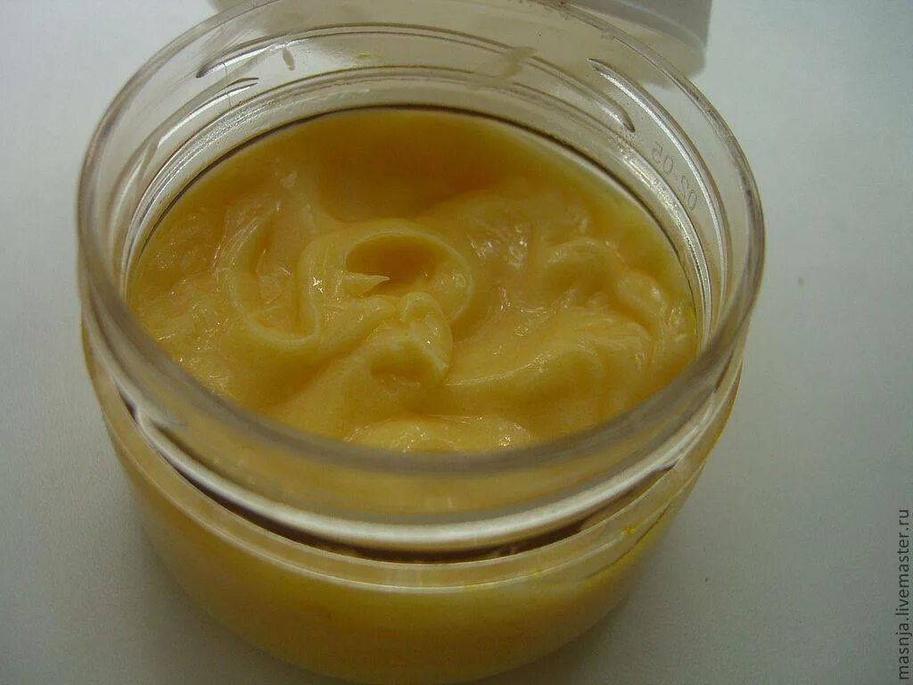 Воск сера. Мазь валентины сеймовой. домашняя мазь приготовление. мазь из пчелиного воска и растительного масла. мазь на пчелином воске.