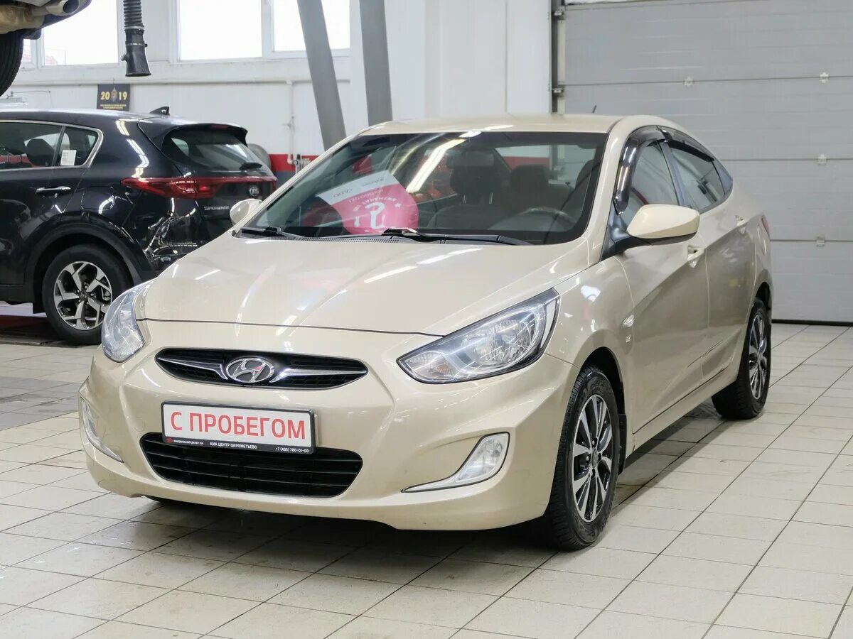 Хендай солярис 2013 года. Hyundai solaris 2013. Хендай бежевого цвета. Hyundai solaris i 2013. Хендай бежевого цвета.