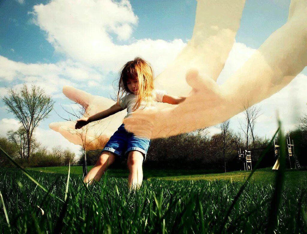 я у бога на руках. у бога нет других рук. все в руках бога. рука бога. ладони бога.