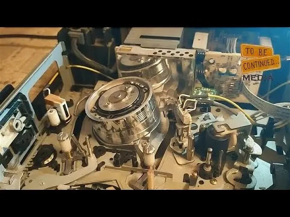 Почему видеомагнитофон выбрасывает кассету. Видеоголовка видеомагнитофона sony. видеоголовка видеомагнитофона panasonic. головки кассетного видеомагнитофона. видеомагнитофон головка бвг.