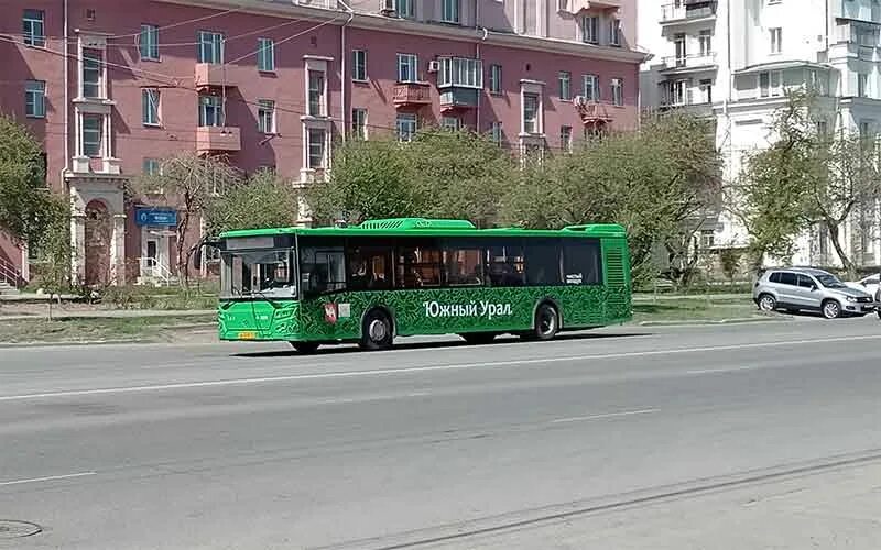 Автобус 2. Общественный транспорт челябинск. Автовокзалы челябинска 2023. Автобус в городе. Автобус лиаз челябинск.