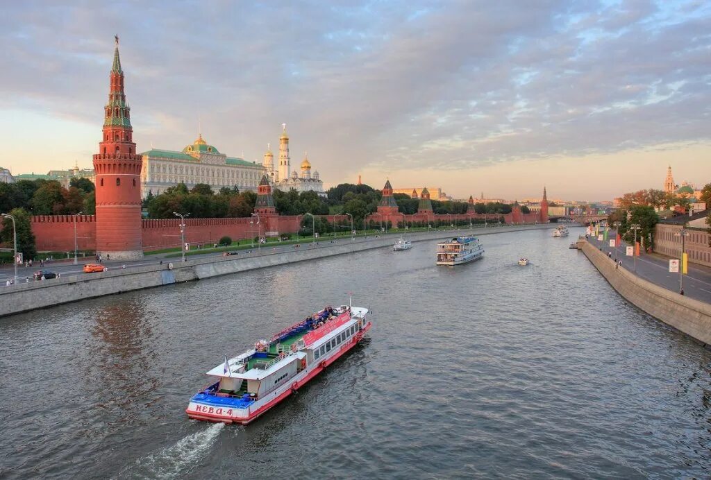 Реки Москвы. Москва река в Москве. Москва река Кремль. Москва река около Кремля. Реки москвы 2 класс