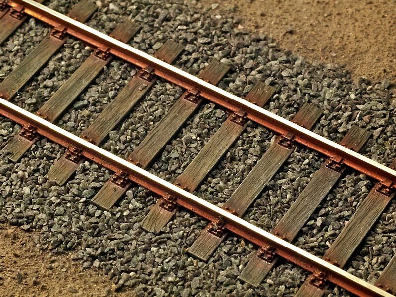 полотно рельсы. чугунный рельс как пишется. рельс металлический. рельсы р18 р24. рельса узкоколейка.