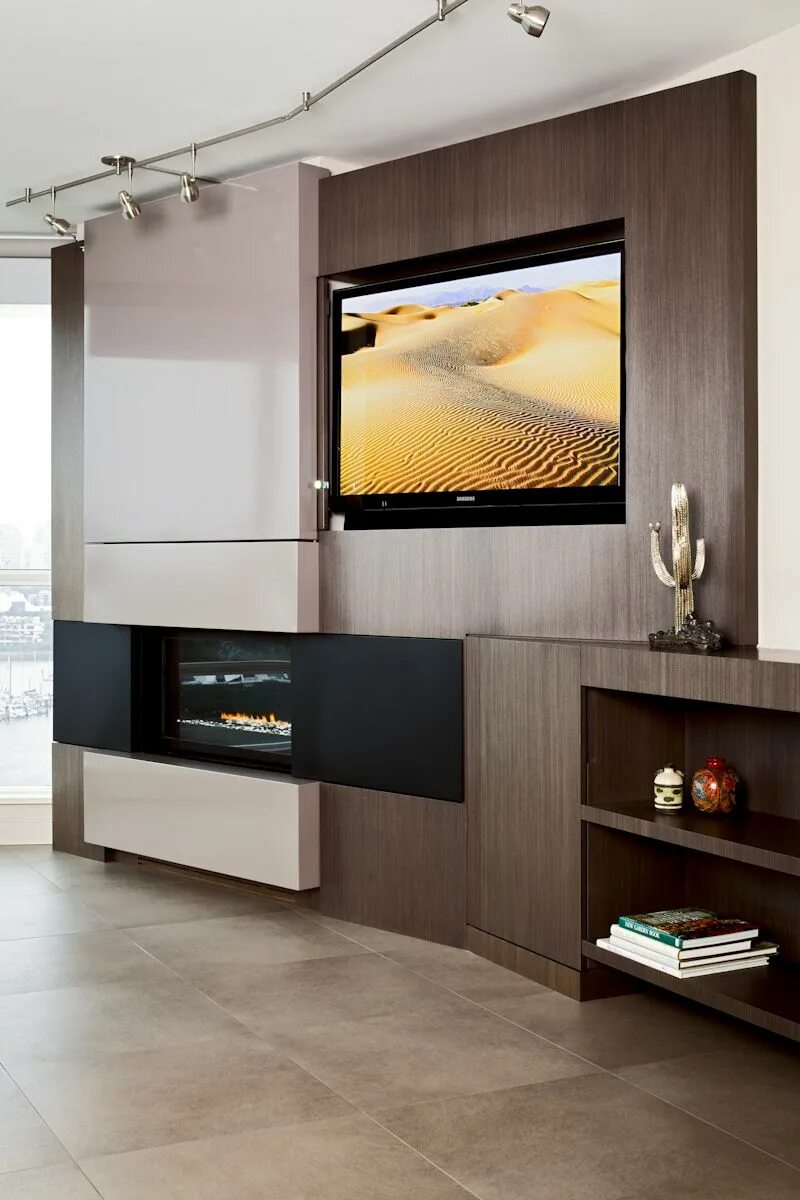 Встроенный телевизор. Телевизоры встроенные в стену. Телевизор встроенный в стену. Гостиная со встроенным телевизором.