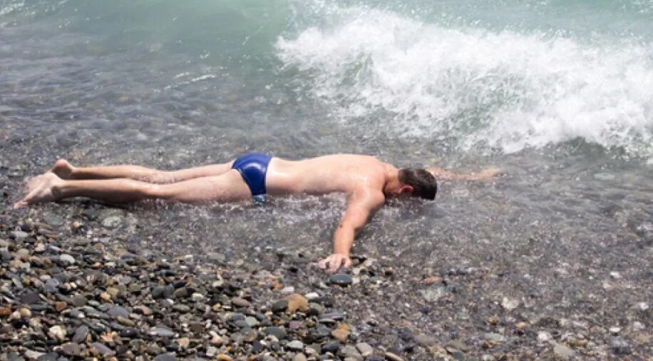 Drown person. Утонувшие туристы