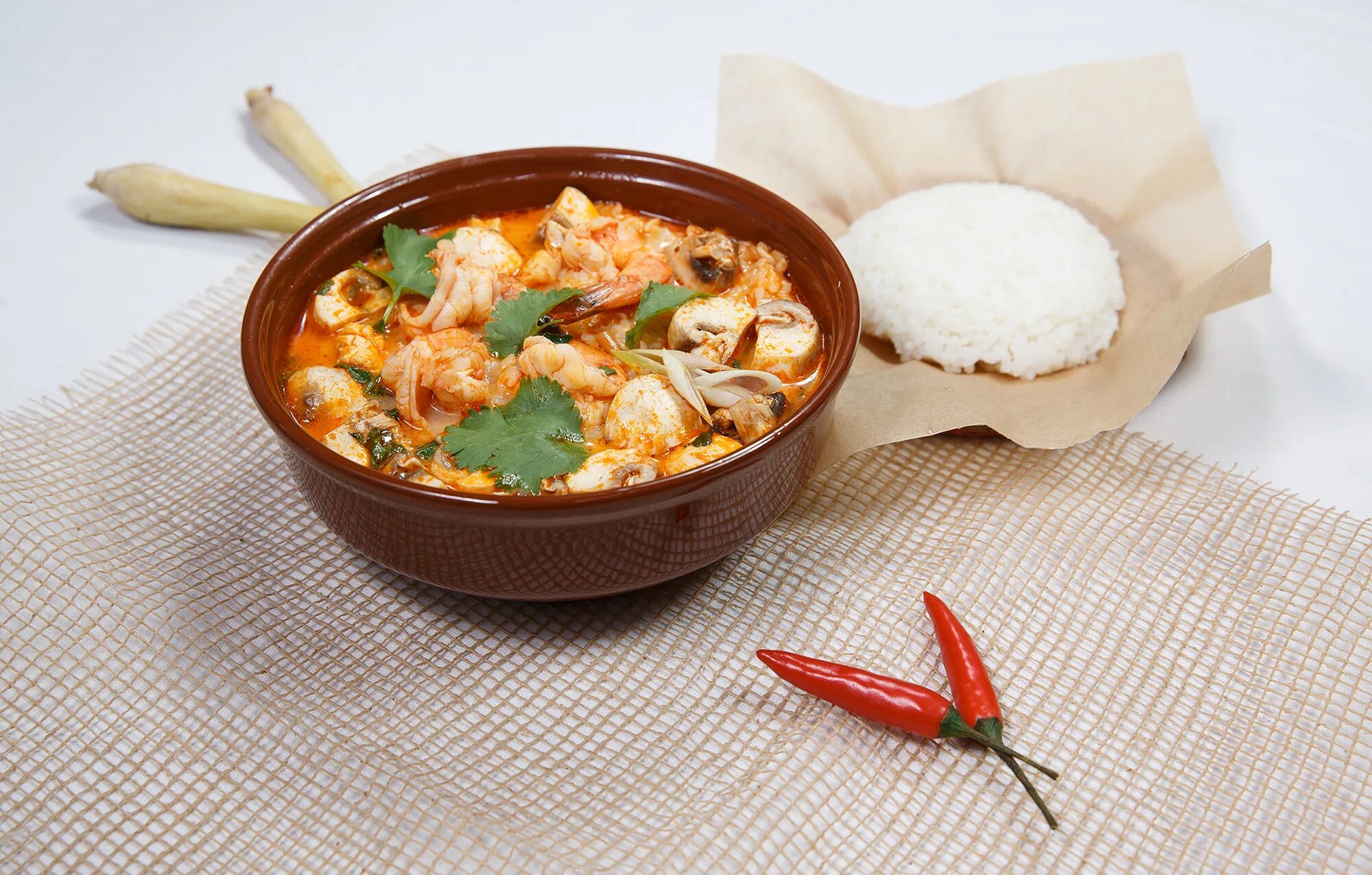 Cyclo вьетнамская кухня. Вьетнамский суп том ям. Том ям во Вьетнаме. Том ям с рисом.