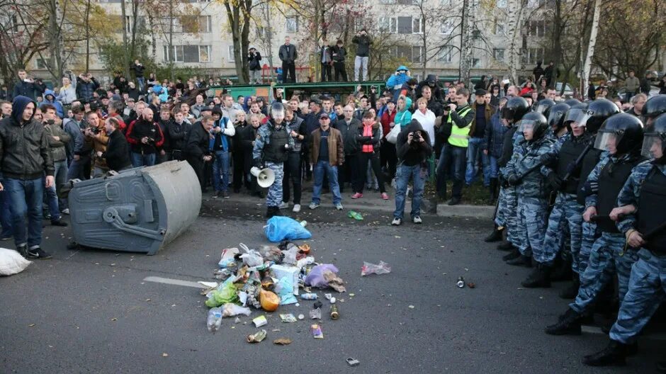 10 октябрь 2013. 10 Октября 2013 Бирюлево Западное. Бунт Бирюлево Западное. Погромы в Бирюлево 13 октября 2013. События 2013 года погромы в Бирюлево.