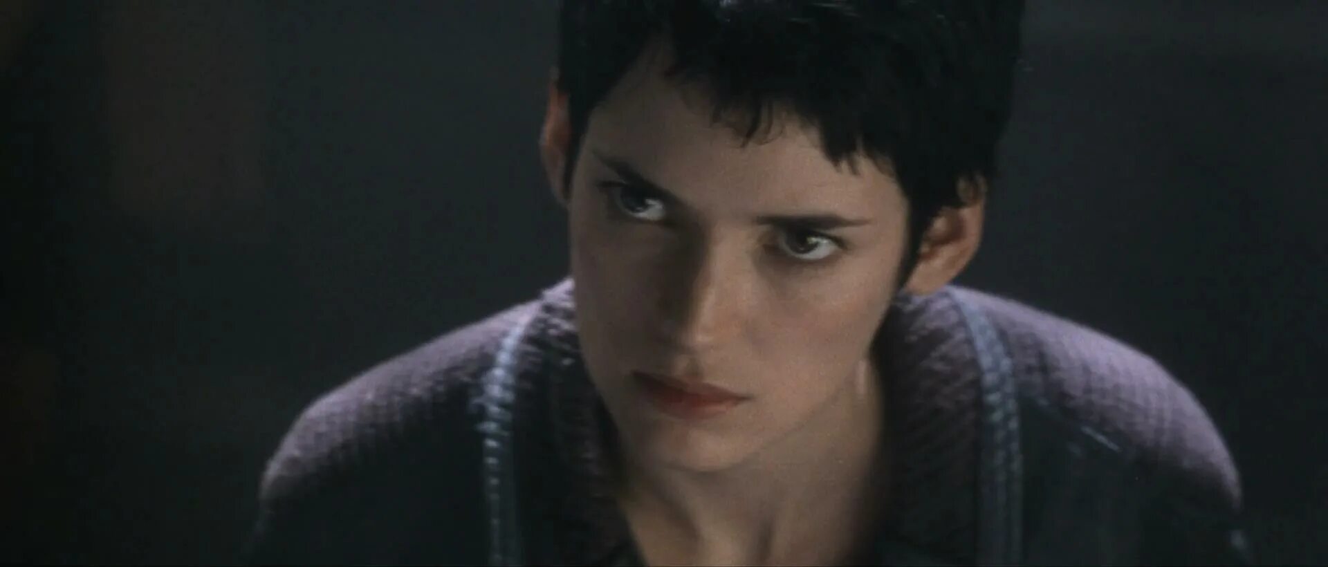 Чужие 4 читать. Чужие 4 читать. Вайнона райдер чужой 4 фото. Чужой 4 воскрешение рипли. Особь 1995 мамаша монстр.