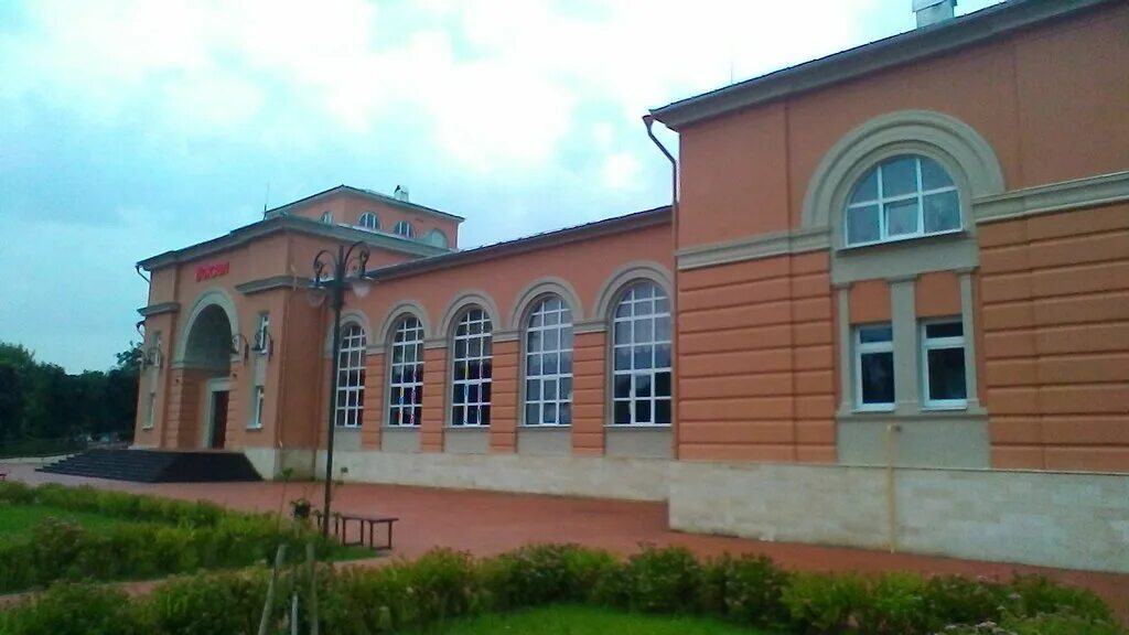 Станция щекино тульская область. Станция щекино тульская область. Станция ясенки щекино. Железнодорожный вокзал щекино музей. Щекино музей вокзал.
