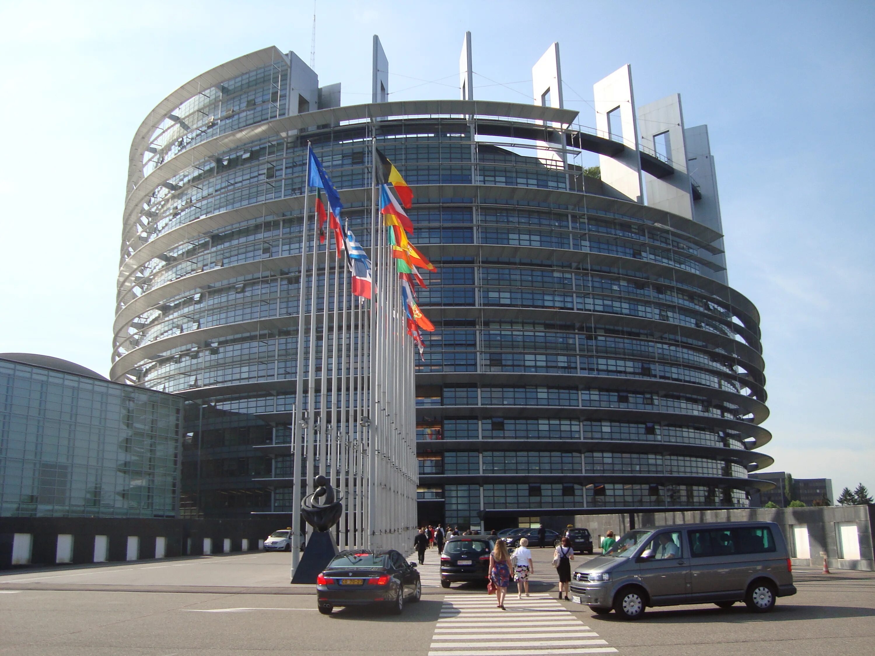 Здание Европарламента в Брюсселе. Здание Европарламента Вавилонская башня. Здание Евросоюза в Брюсселе Вавилонская башня. Здание совета Европы в Брюсселе.