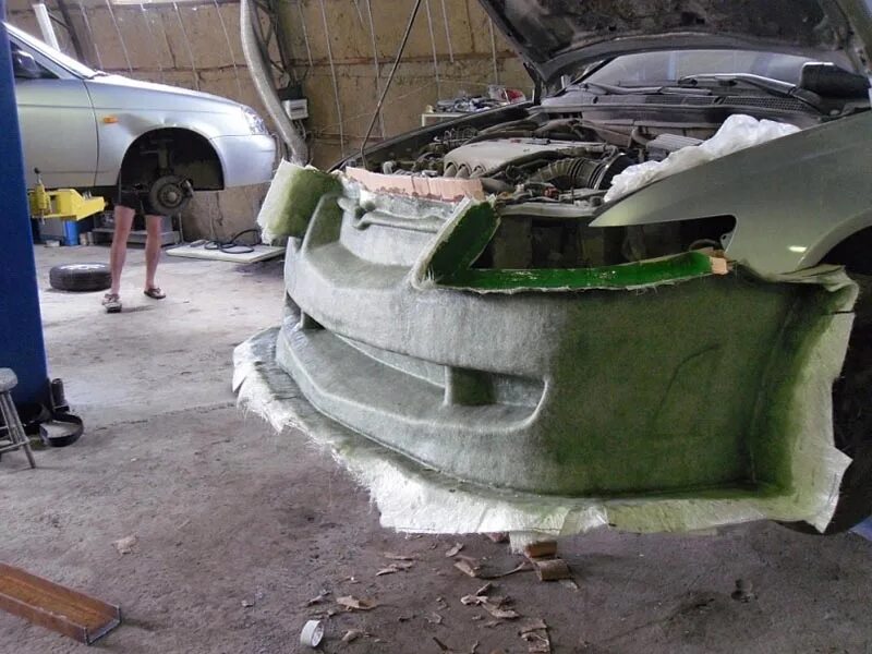 Вырезали бампер. Бампер своими руками из стекловолокна на ваз 2110. Пенопласт для заднего бампера бмв е39. Вырезали бампер. Вырезали туманки.