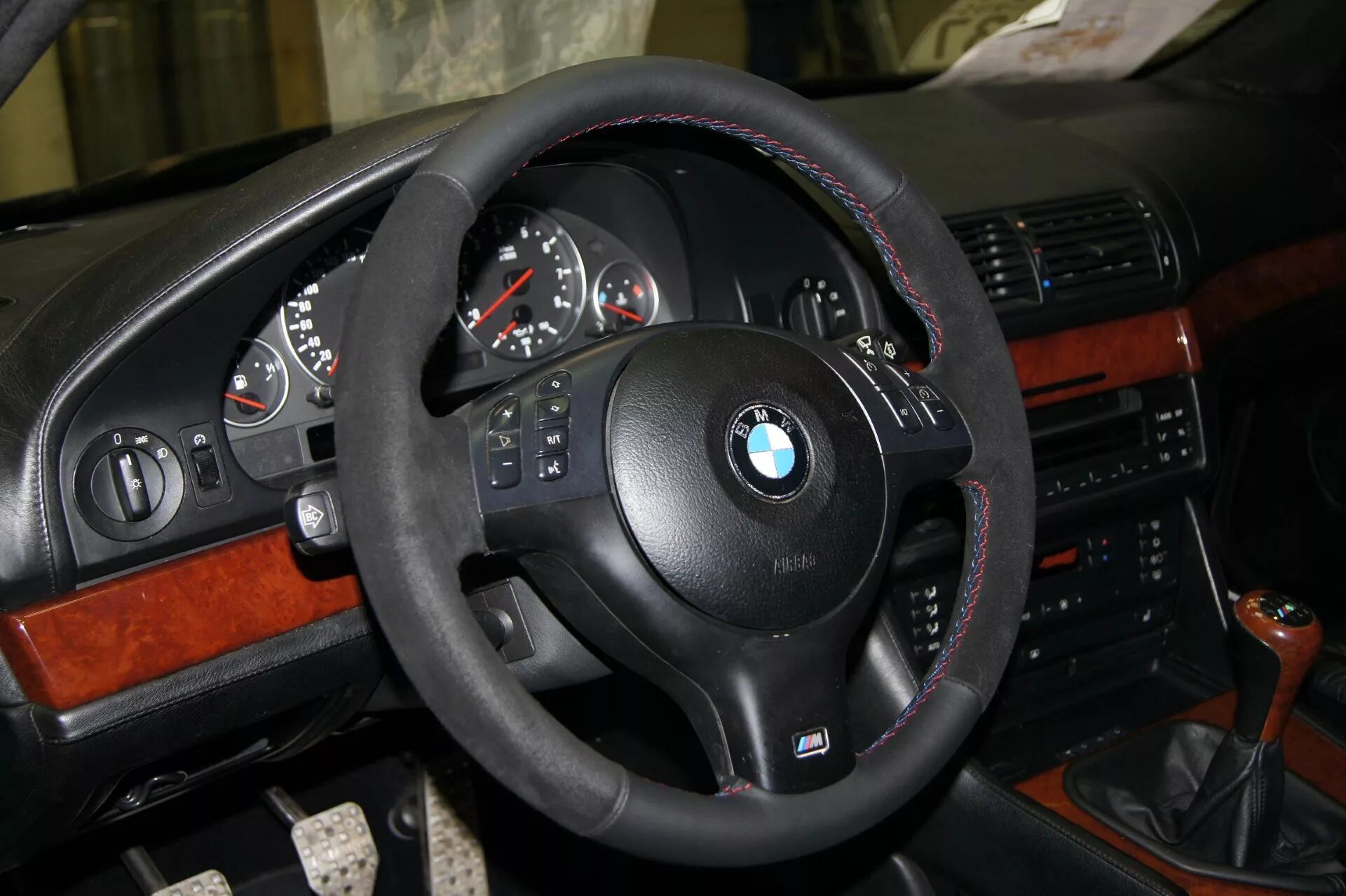 Руль bmw e39. Руль бмв 39. Руль бмв е39 рестайлинг. Руль бмв 39. Руль bmw e39 m5.