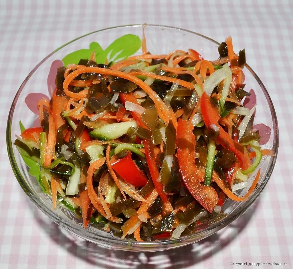 Морская капуста с корейской морковью. Морковь с баклажанами по корейски 500гр. Салат с морской капустой и морковью по корейски. Салат с корейской морской. Салат дальневосточный с кальмарами.