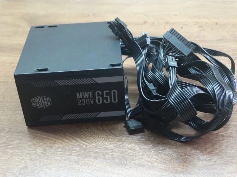 Mwe white 650w. Cooler Master MWE White 650w v2. Блок питания Cooler Master MWE White v2 белый. Cooler Master MWE White v2 650w DNS. Cooler Master MWE White 650.