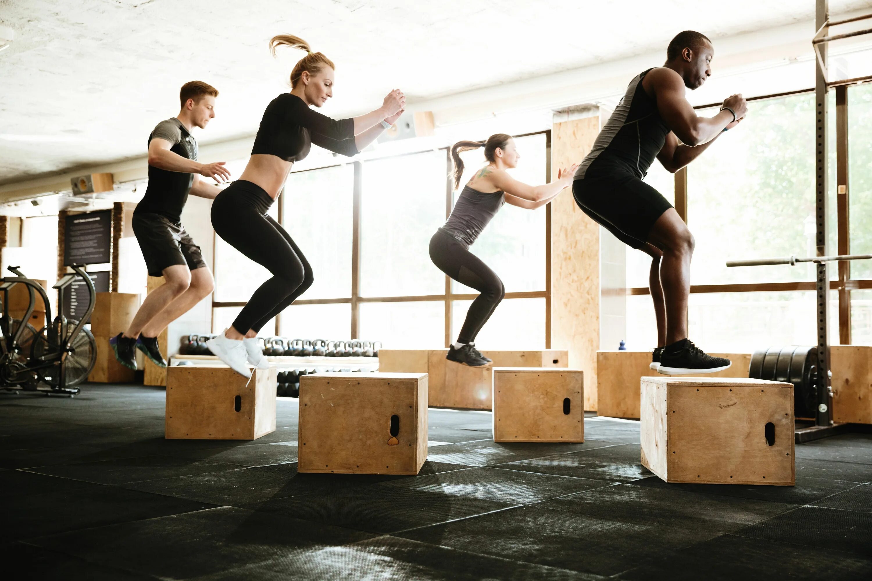 Лес миллс фитнес. Grit фитнес что это. Лесс миллс grit. Тренировка с тренером. Групповые занятия лес миллс это.