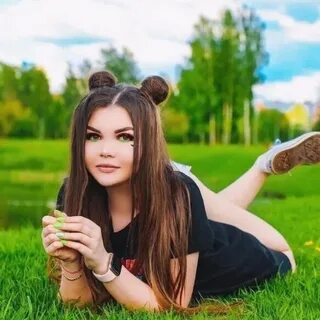 Блогерша в полный рост