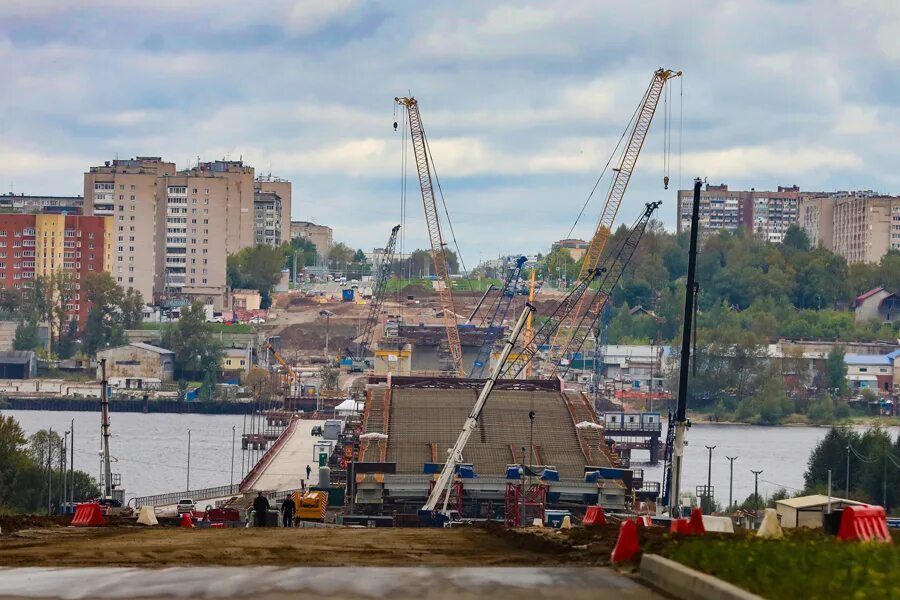 Монтклер 5. Мост через реку шексна в череповце. Монтклер 18 череповец. Мост шексна череповец. Новый мост череповец стройка.