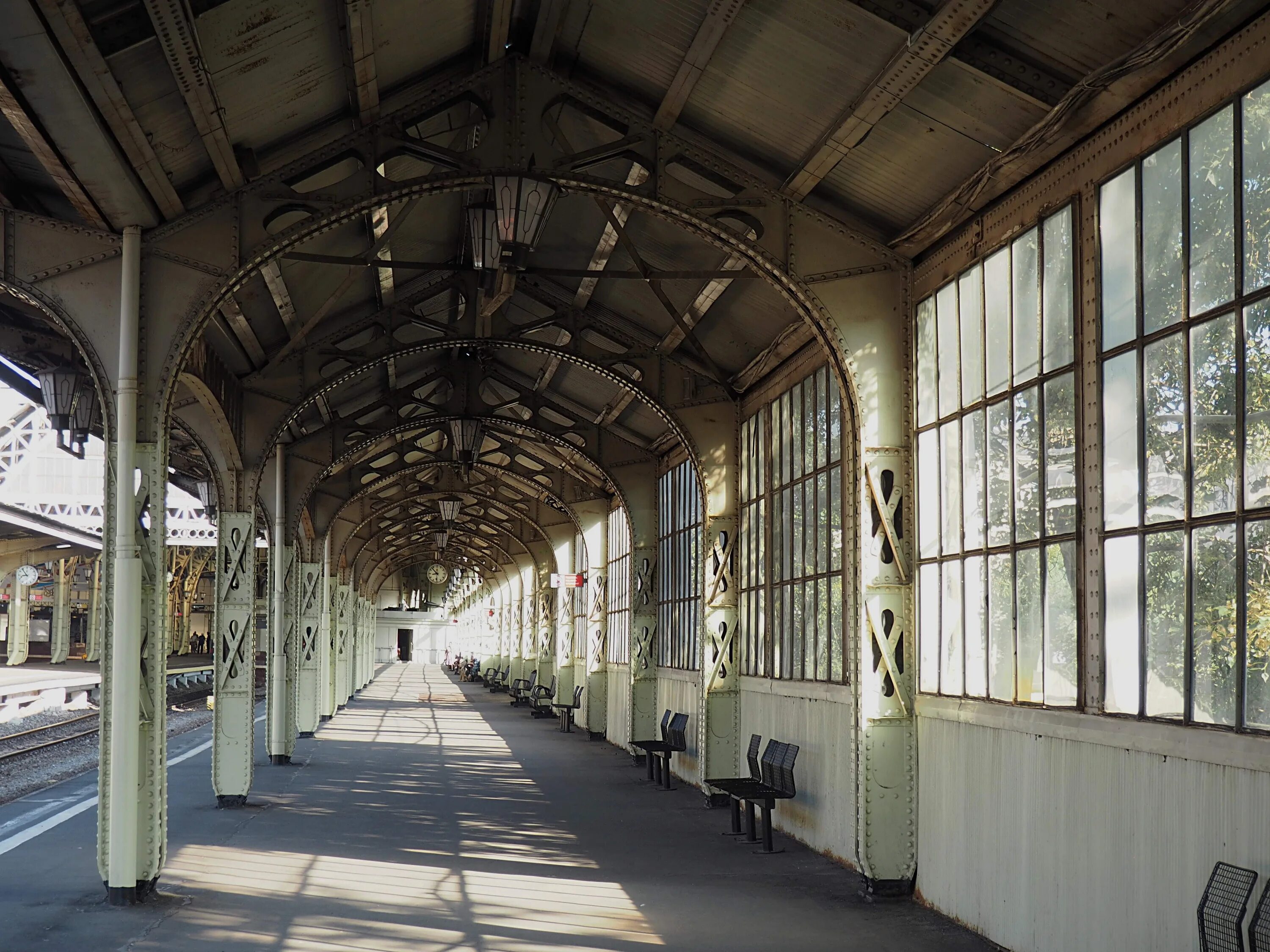 Витебский вокзал снаружи. Витебский вокзал санкт-петербург внутри. Витебский вокзал санкт-петербург черно белая. Витебский вокзал после войны. Витебский вокзал в петербурге.