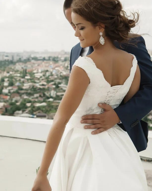 Свадебное платье напрокат. Свадебные платья реклама. Свадебные платья волгоград. Хатунцева ксения григорьевна. Свадебные платья волгоград.