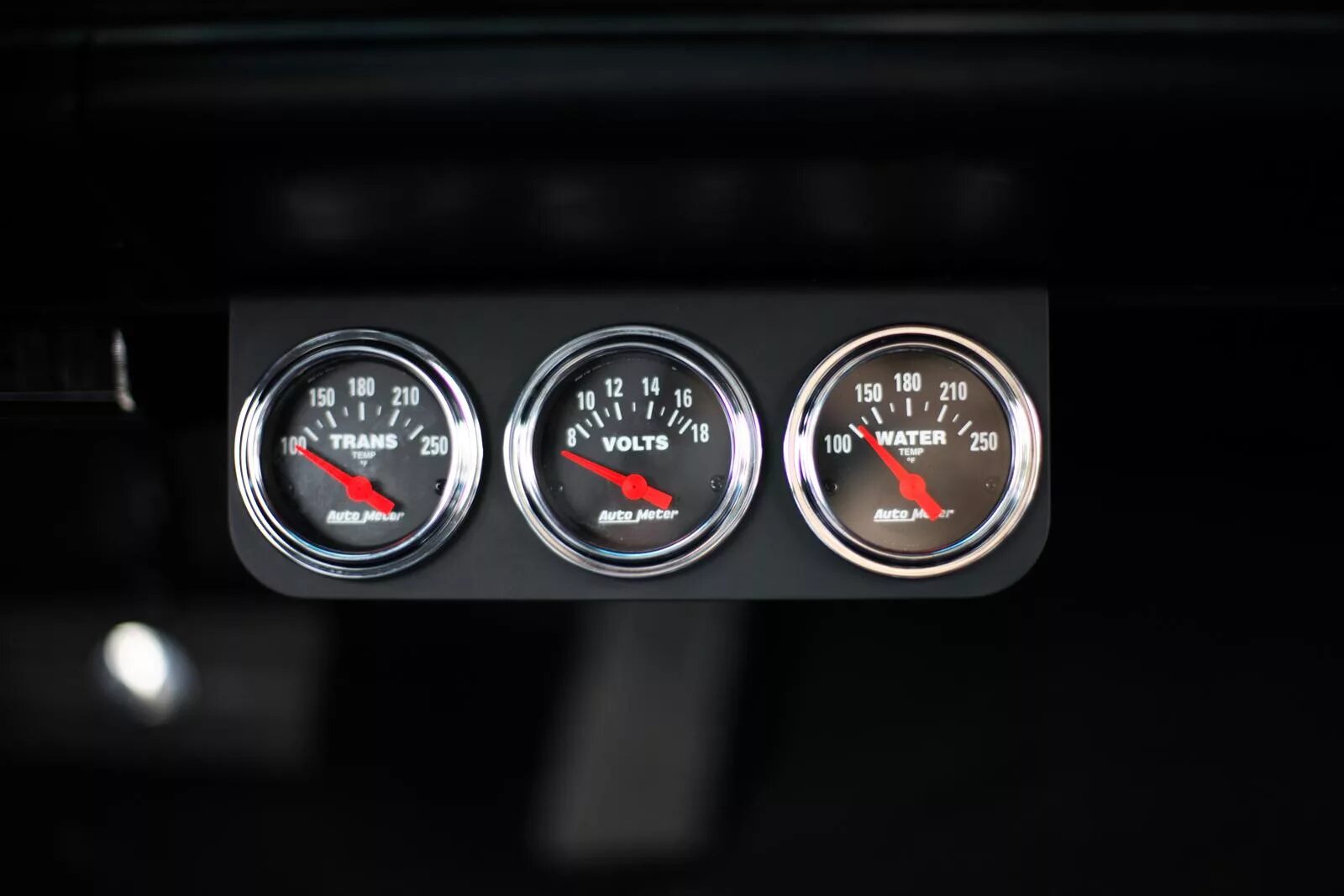 датчик охлаждающей жидкости defi. датчик температуры двигателя на панель приборов. выносной тахометр на ваз 2114. датчик температуры двигателя цифровой на камаз. выносной датчик температуры охлаждающей жидкости камаз.