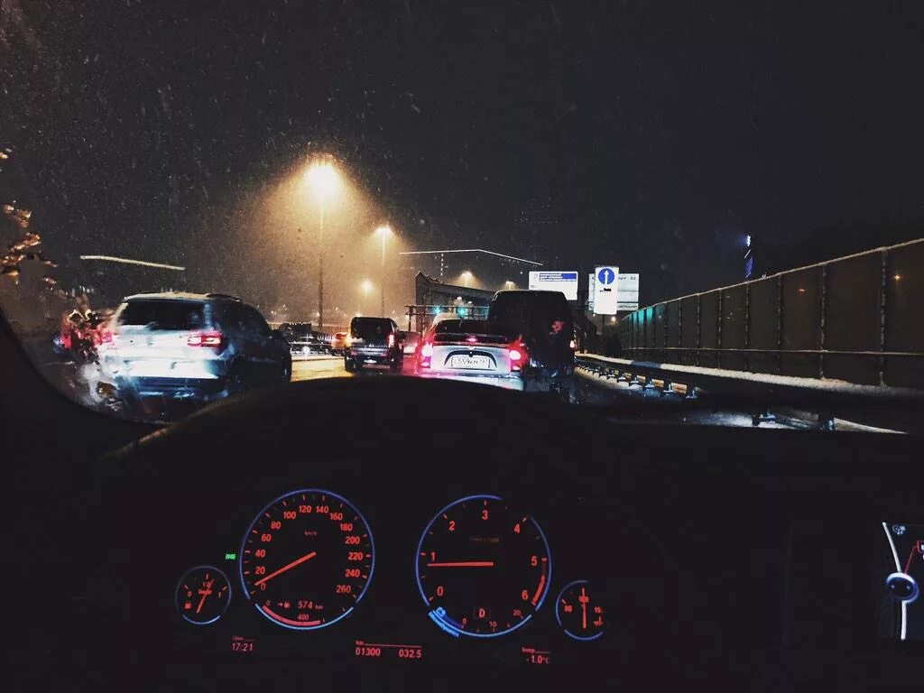 Ночные покатушки на БМВ. Москва ночь BMW f30. За рулем ночью зимой. БМВ за рулём ночь зима.