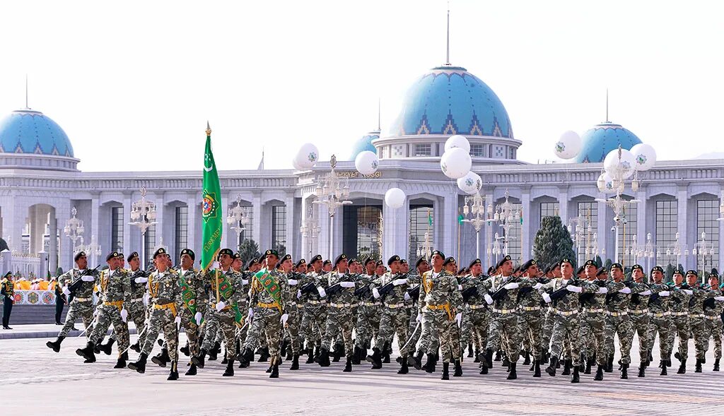 Туркменистан 2017 год. Парад 2022 Ашхабад. Министр обороны Туркменистана. Ашхабад день независимости. Здание Министерства обороны Туркменистана.