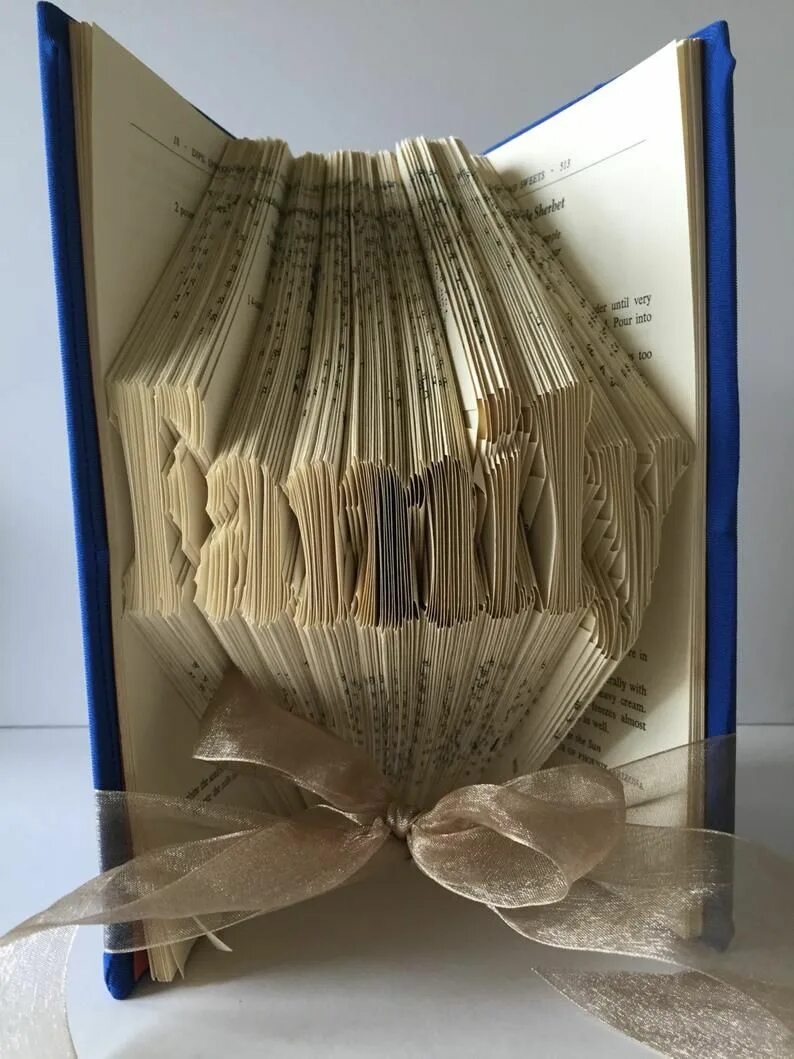 подарок из книг. подарок из книг. упаковать книгу. коробка книжка подарочная. книжные подарки необычные.
