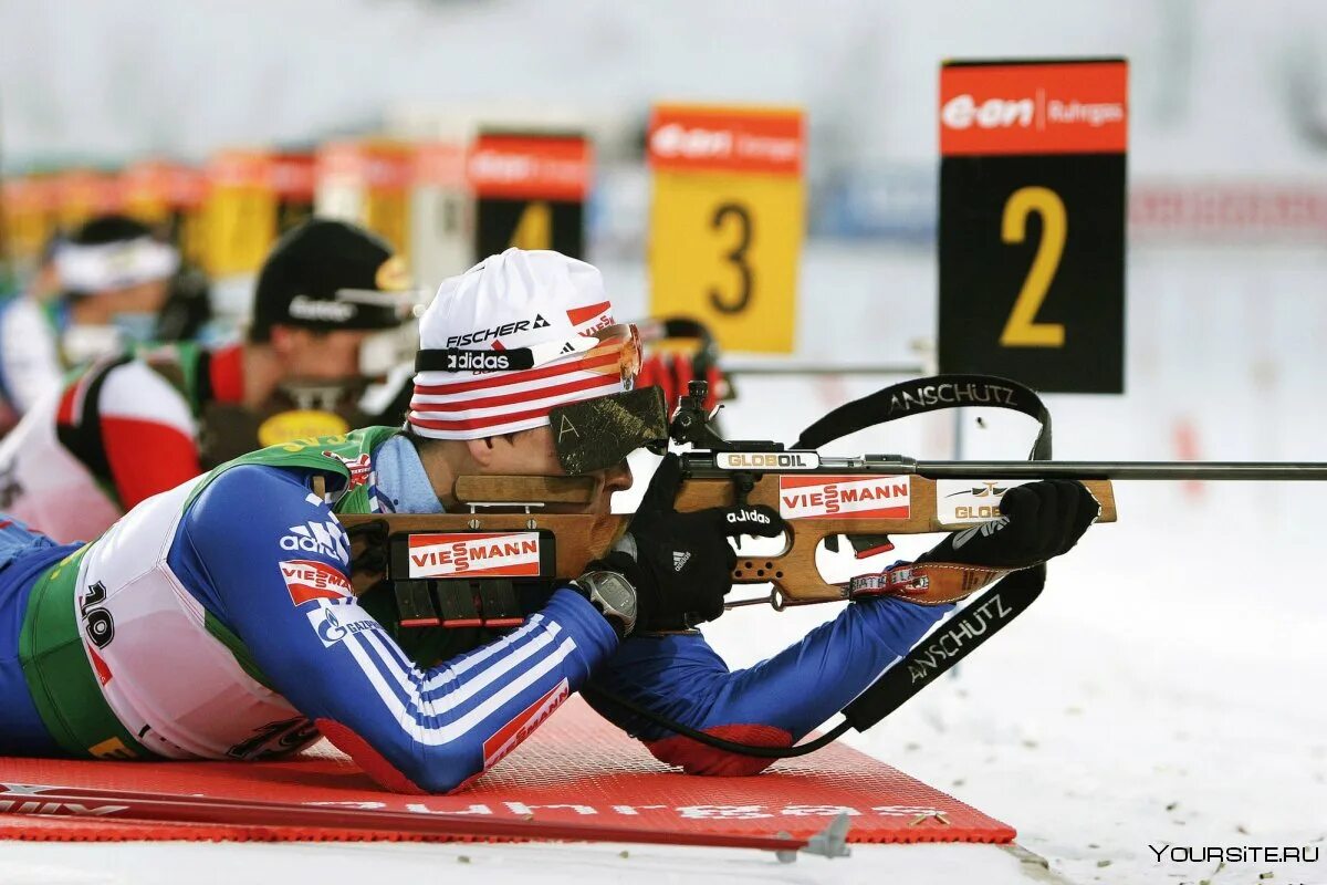 Биатлон стрельба. Биатлон стрельб алстоя. Биатлон со стрельбой. Антона шипулина биатлонист фото на стрельбище. Стрельба биатлонистов.