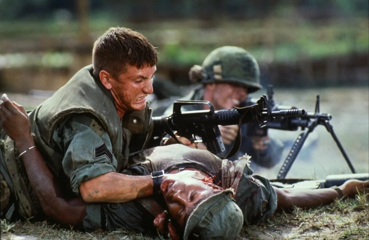 Военные боевики. Военные потери фильм 1989 Шон Пенн. Военные потери Sean Penn HD. Военные потери фильм 1989 Постер. Шон Пенн во Вьетнаме.