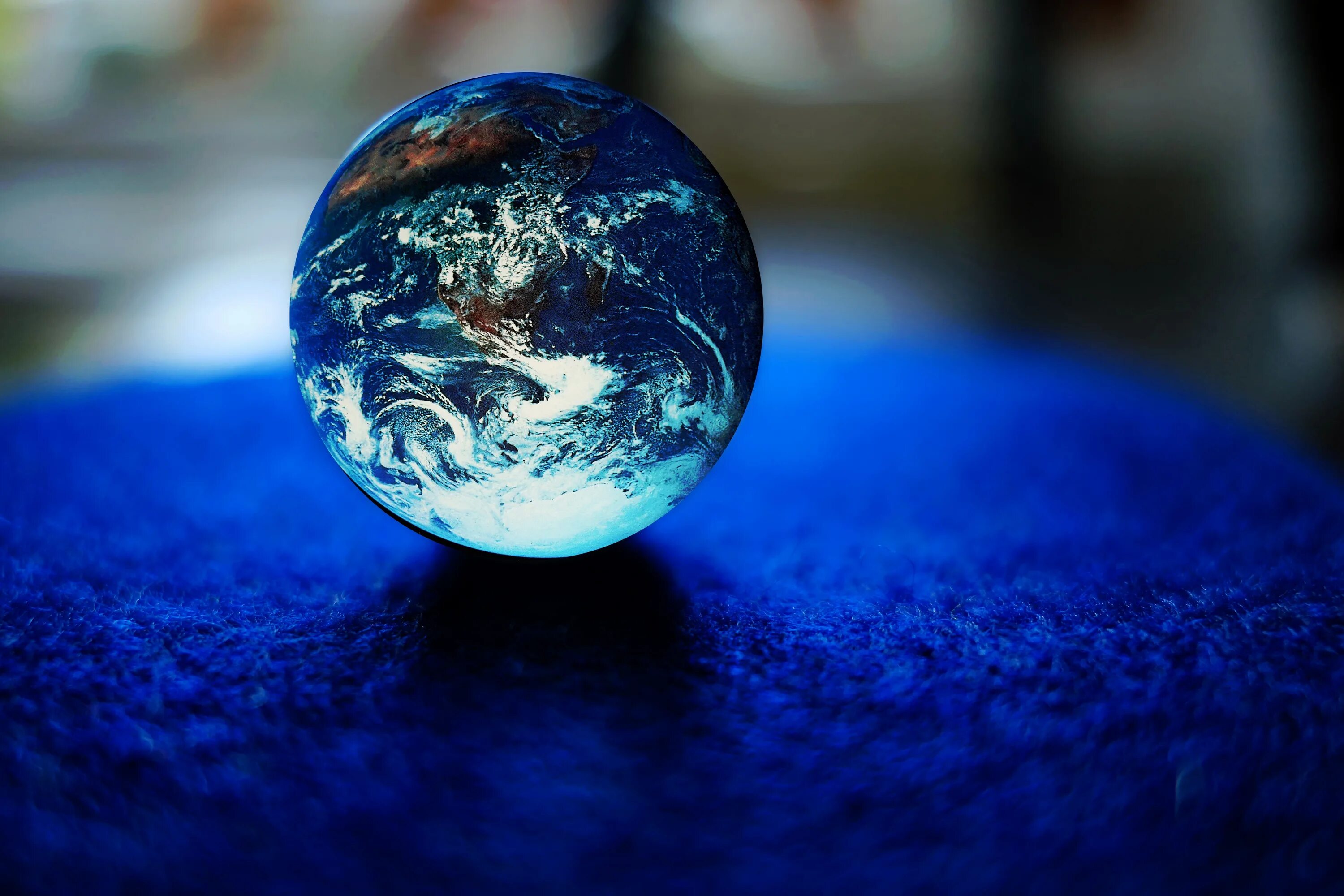 Стеклянный шар Планета земля. Хрустальный земной шар. Хрустальный шар земля. Стеклянный шар в виде земли.
