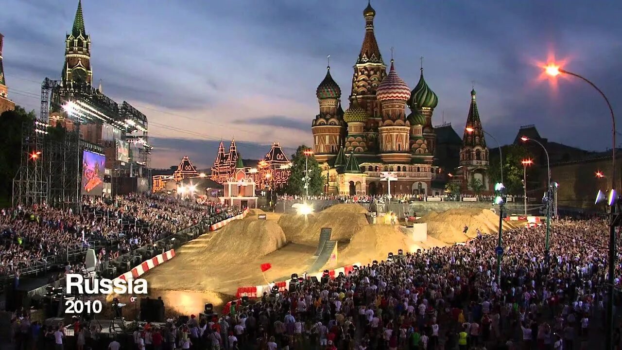 Red bull x Fighters Москва. Москва в 2010-е. Красная площадь 2010 год. Москва красная площадь 2010.