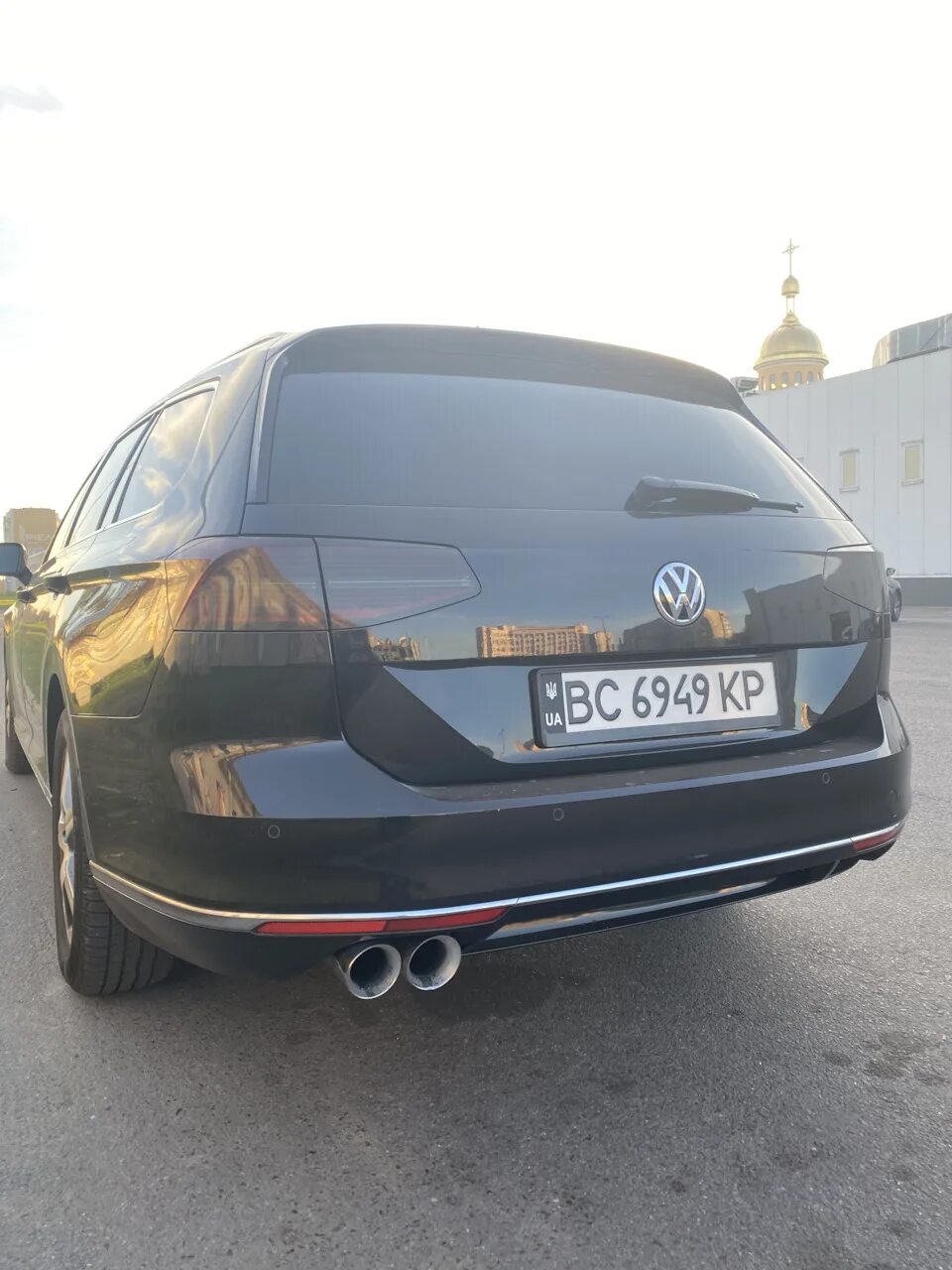 Выхлоп пассат б5. Выхлоп passat b6 3.2. раздвоенный выхлоп passat b6. выхлоп на пассат б8. passat b8 выхлоп.