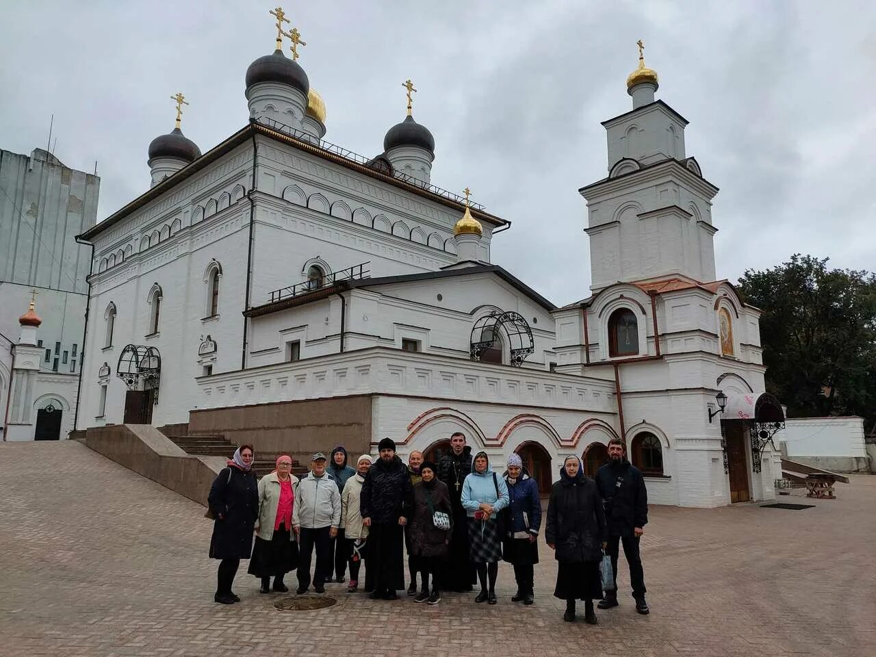 Праздник в дивеево 1 августа. Мужской монастырь сызрань. Ульяновская область женский монастырь михаила архангела. Комаровка женский монастырь архангела михаила зимой ульяновск. Николина гора сурское ульяновская область.