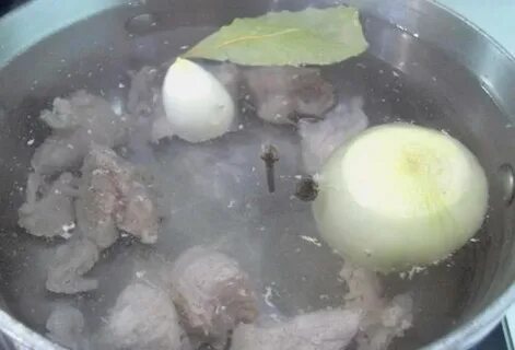Вкусный бульон из свинины